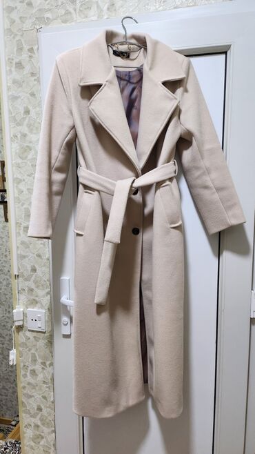 zhenskie dlinnye palto: Пальто XL (EU 42), цвет - Бежевый