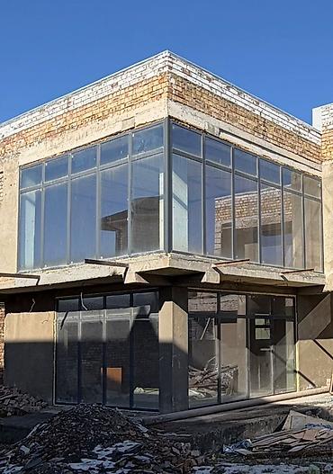 Готовые алюминиевые окна: Готовое алюминиевое окно, Тип окна: Витражные, Декоративные особенности: Фрамуга, Б/у, Без установки, Без рассрочки — 4