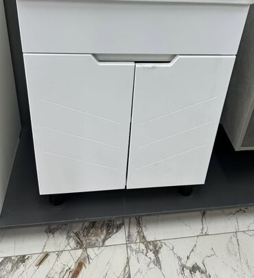 шкафы для ванной комнаты: Жуунуучу бөлмө үчүн шкаф, Жаңы, Күзгүсүз