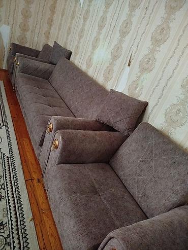 divan yastiqlari: Qonaq otağı üçün geniş və rahat yumşaq mebel dəsti. - Rəng: tünd — 1