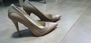 Women's Footwear: Pumps, 38