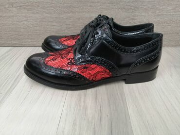 Προσωπικά αντικείμενα: Δερμάτινα παπούτσια με κορδόνια Dolce & Gabbana σε άριστη