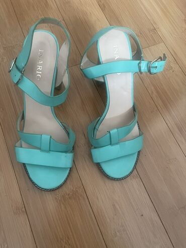 Tuflilər: Hamsi xaricden alinib.39,5/40 razmer Qırmızı və qara yüksək dabanlı — 6