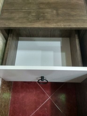 Yataq otağı dəstləri: Tecılı satılır.termo ve tumbalari yeni alilib istifadə — 2