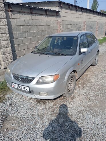 срочно продаю машину бишкек: Mazda 323: 2003 г., 2 л, Механика, Дизель, Хэтчбэк