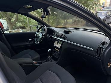 Renault: Renault Laguna sedan Mashin tam olaraq zavoddur. Vurugu, udari deyisen — 6