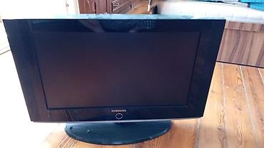 Samsung LCD televizor - Ekran: təxminən 26–32 düym diaqonal, geniş