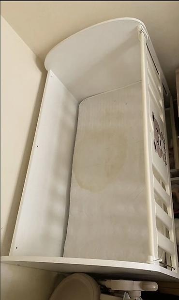 Beşiklər: Oğlan və qız üçün, İşlənmiş, Dördbucaq, Beşik, Dəstsiz, Matras ilə, Yellənmə mexanizmsiz — 4