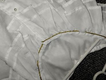 obuca bata: Bela ženska bluza od laganog, prozračnog materijala sa diskretnim — 3