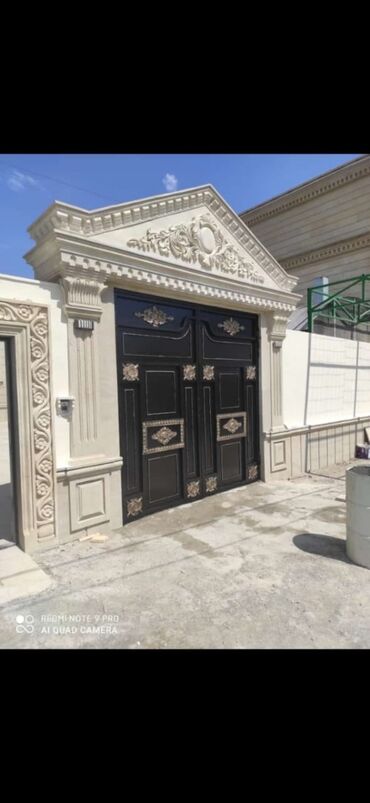 Həyət darvazaları: Dekorativ daş elementlər. Bu daşlar evin fasadına zəriflik və — 9