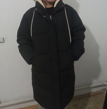 спортивные пуховики: Пуховик, По колено, С капюшоном, L