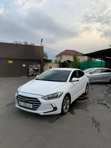 срочно в связи с переездом: Hyundai Avante: 2018 г., 1.6 л, Автомат, Бензин, Седан