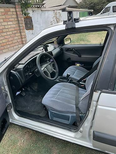 Volkswagen: Volkswagen Passat: 1988 г., Кол менен иштөөчү, Седан — 10