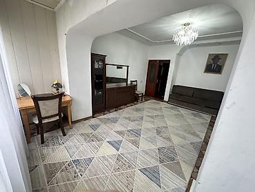 Батирлерди ижарага берүү: Продаётся 3-комнатная квартира в золотом квадрате Бишкека! 📍 Локация — 5