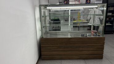 оборудование для кафе: Стеклянные витрины для торговли/кафе/кондитерской - Формат: прямые