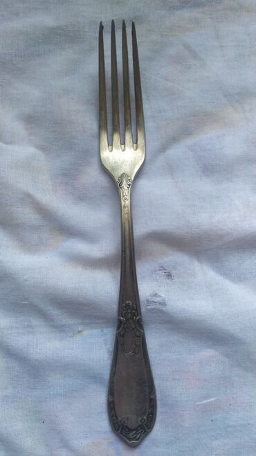 Süfrə ləvazimat dəstləri: Klassik naxışlı süfrə dəsti – qaşıq və çəngəllər - Tərkib: 3 ədəd iri — 5