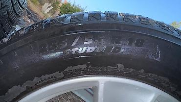 Колеса в сборе: Комплект зимних колес BMW на литых дисках. Состав: - 4 шины Michelin — 14
