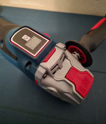 Ostali alati i mašine: BOSCH set alata 4u1 - 190€ Cena:190evra! 4 baterije 1 punjača Aku — 1