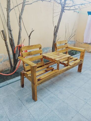 20 ci sahede satilan heyet evleri: Balkon üçün, 2 stul