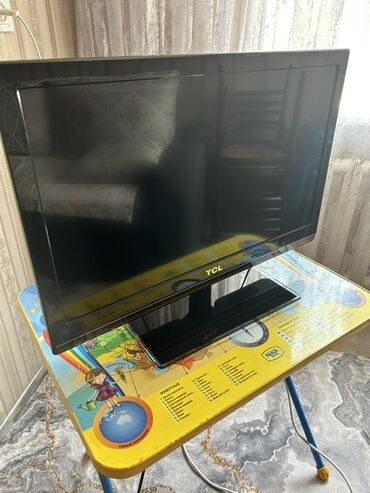 планшет телевизор: Телевизор TCL с плоским экраном. Имеет подставку, позволяющую удобно