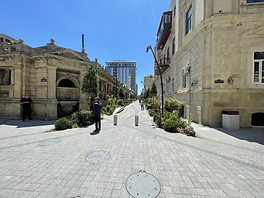 Yeni piyada yolu salinan Islam Seferli küçəsi ilə Dilarə Əliyeva — 3