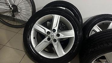 21570 р16: Комплект из 4 колес Toyota: литые диски + шины. - Диски: оригинальные — 2