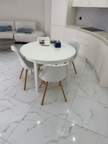 işlenmiş masa: Masa desti. 600azn. JYS Cox Baha alinib. ideal veziyyetde. oval masa