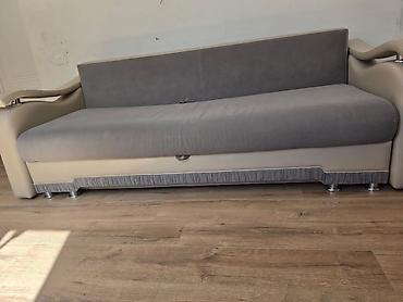 sofa: Диван прямой, двухцветный (серый/бежевый), на хромированных ножках — 1