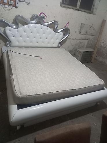 taxt satisi: Salam yataq dest satilir 2 eded taxt matraslari yoxdur 1 eded dolab — 8
