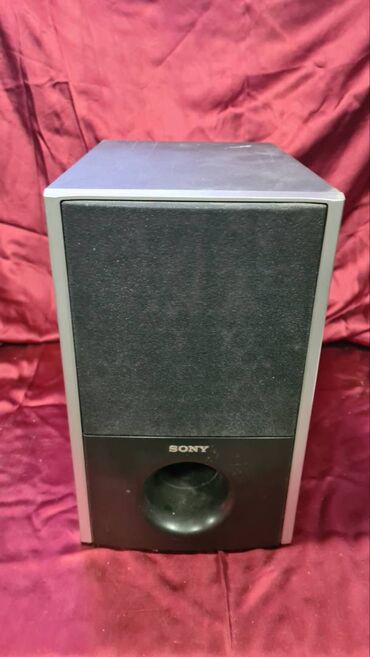 dve suknje po: Sony subwoofer Model SS-WS83 Stanje mozete videti na slikama