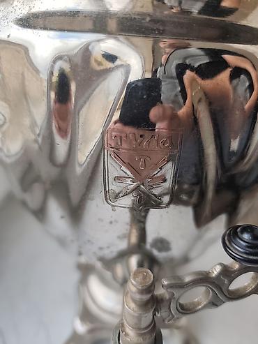 su termosu: Retro kömürlü samovar – metal korpus, klassik barokko üslublu naxışlı — 7