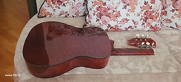 gibson gitara: Şəkildə göründüyü kimi kökləmə hissəsi qırılıb, pərpası mövcutdur — 3