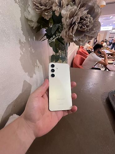 dji phantom 3 advanced: Читайте внимательно ⚠️ Samsung Galaxy S24 (золотой) - Компактный — 1