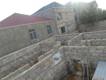 Həyət evi alıram: Şəhərətrafı ərazidə yerləşən bu ev bünövrəsi fərdi yaşayış evi tikmək