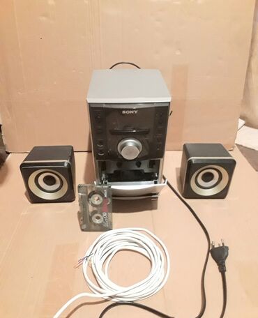 Musiqi mərkəzləri: Musiqi mərkəzi SONY satılır.İşlək vəziyyətdədir. Disk yeri işləmir !