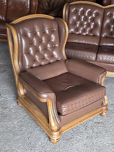 Stilske garniture: Kožni set za dnevni boravak – klasičan stil - Komplet: trosed + 2 — 9