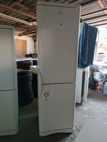 Холодильники: Холодильник Индезит 2 метров и 170см отличном состоянии всё работает