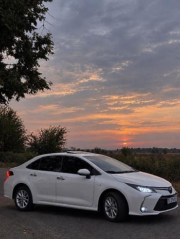 Унаа сатуу: Toyota Corolla: 2021 г., 1.8 л, Вариатор, Гибрид, Седан — 2