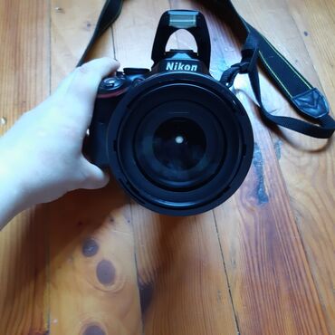 redim 9c: Nikon D5100 DSLR fotoaparat + Nikkor AF‑S DX 18‑105mm f/3.5‑5.6G ED VR