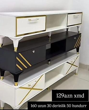 ev stolu: TV stendi – müasir dizayn, dekorativ qızılı detallar və kontras — 1