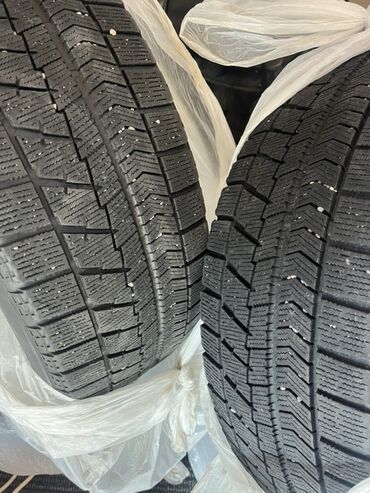 японские мини тракторы: Шины 215 / 50 / R 17, Зима, Комплект, Легковые, Япония, Bridgestone
