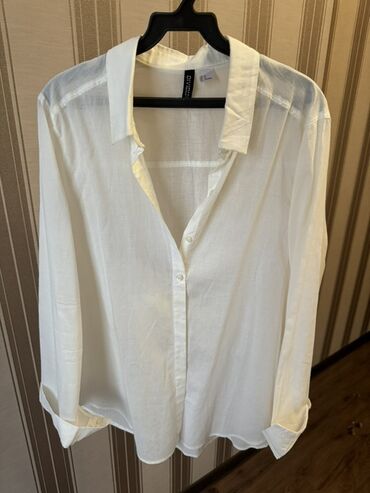 купальник hm: Белая женская рубашка H&M Divided - Размер: EUR 44 (UK 16, CN