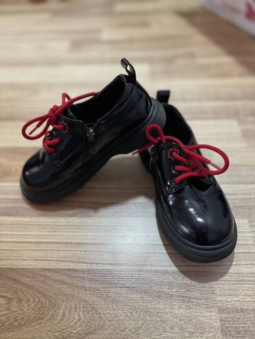 обувь для школы: Туфли для девочки 30 размер . В хорошем состоянии. Носили только в