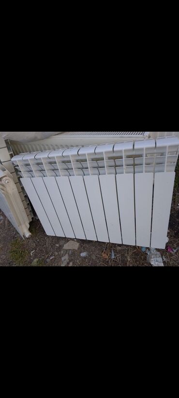 Beton və beton məmulatları: Seksiya radiatorlar satılır İdeal vəziyyətdə təmiz maldır.bir