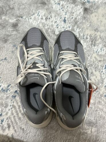 Кроссовки и спортивная обувь: Мужские кроссовки, 41, Nike, Новый, цвет - Серый, Платная доставка, Самовывоз — 14