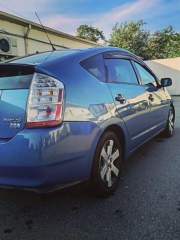 masini hibrid ieftine: Toyota Prius (2-ci nəsil, liftback), mavi rəng. - Hibrid güc qurğusu — 5