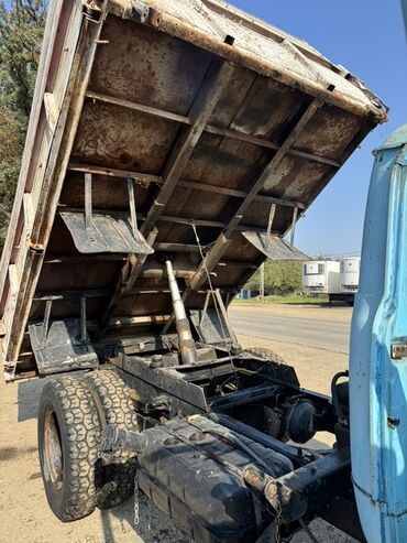 Yük maşınları: Yük maşını – GAZ (kabinə və ön hissə klassik GAZ-53/52 tipli), arxa — 9