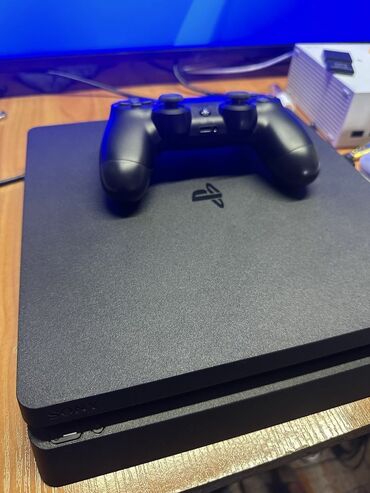 Ps4 slim 500gb. ideal veziyyetde. tertemiz problemsizdir. qizma donma