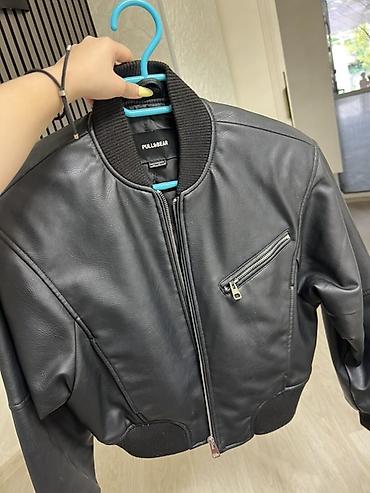 deri plas: PULL&BEAR qara bomber. Ela veziyyetdedir xs razmerdir oversizedir — 1