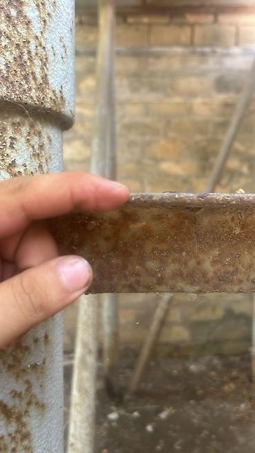 kapron çən: Demir su çəni və metal dayaqlardan ibarət komplekt - Material — 4